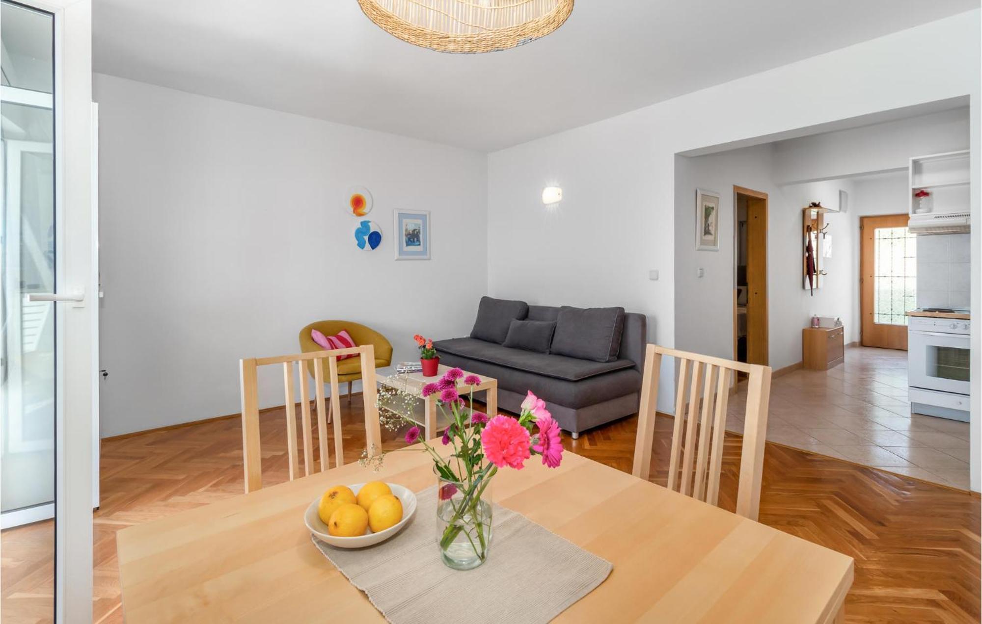 Lovely Apartment In Novi Vinodolski With Wifi Exteriör bild