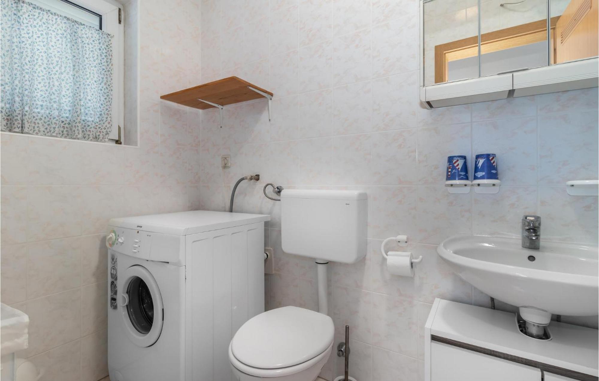 Lovely Apartment In Novi Vinodolski With Wifi Exteriör bild