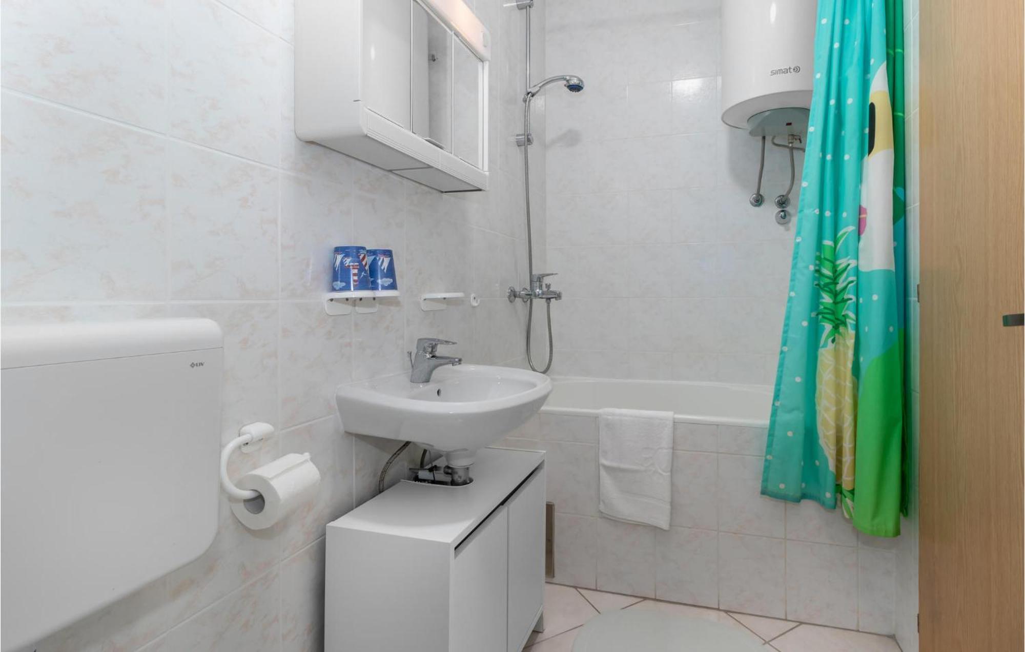 Lovely Apartment In Novi Vinodolski With Wifi Exteriör bild