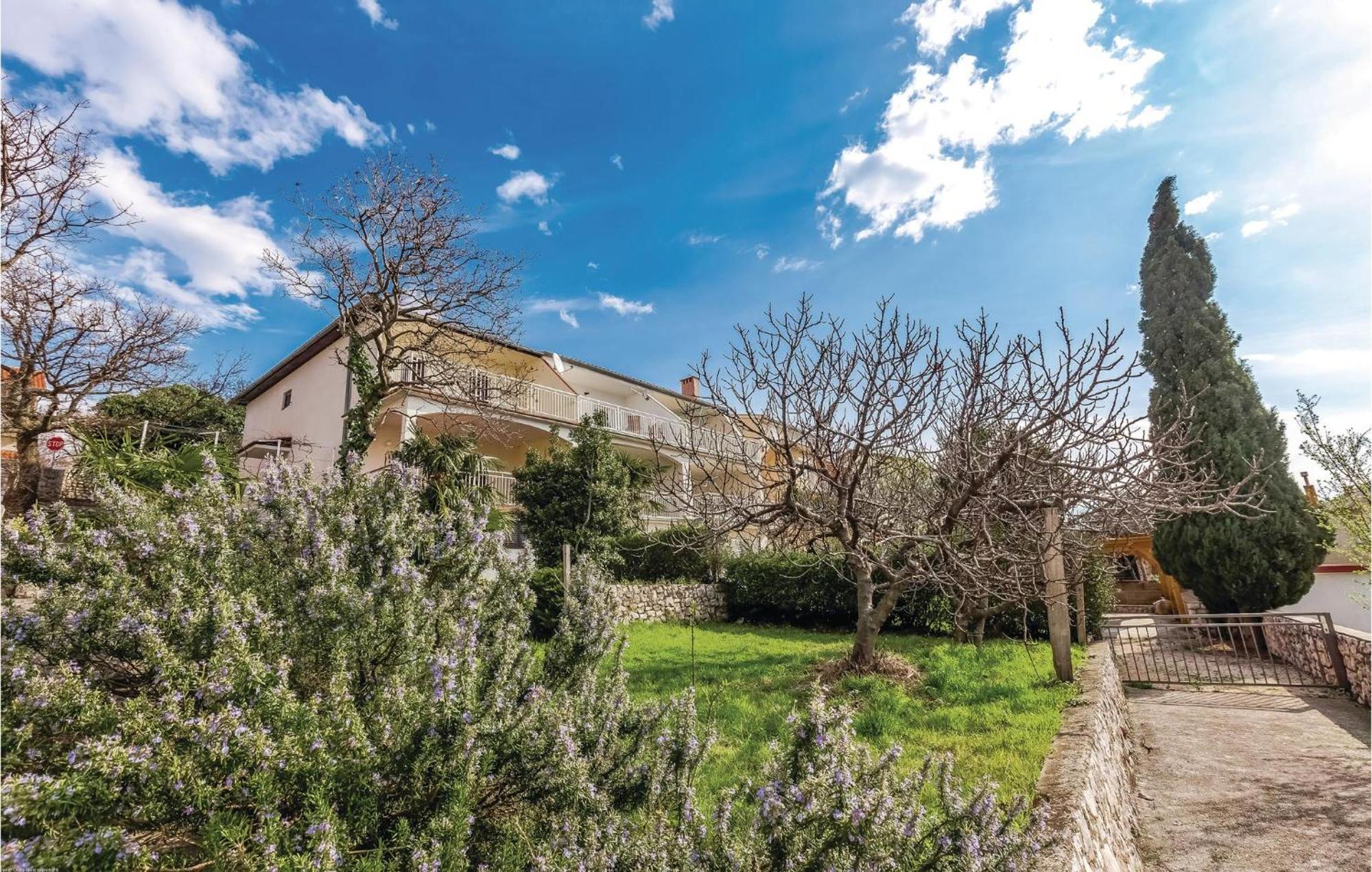 Lovely Apartment In Novi Vinodolski With Wifi Exteriör bild